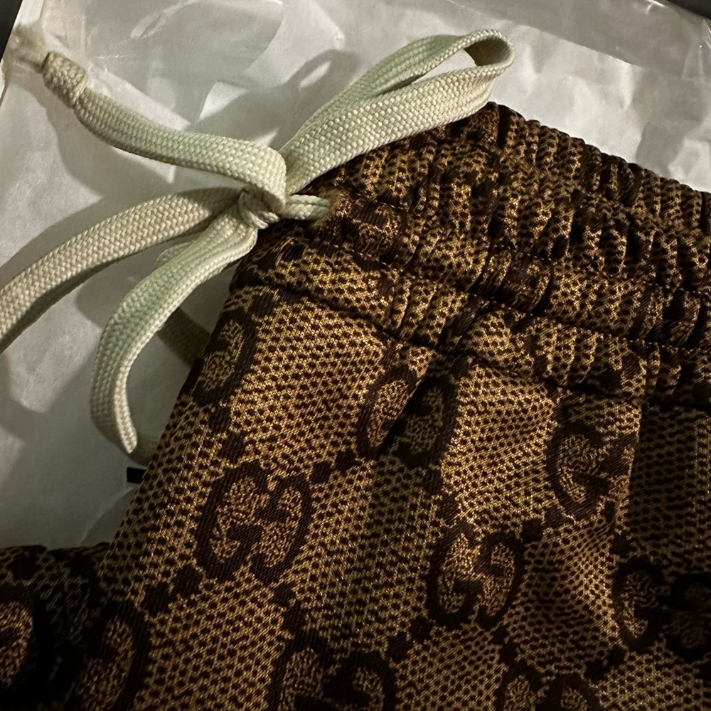 Worn twice authentic Gucci jogging pants